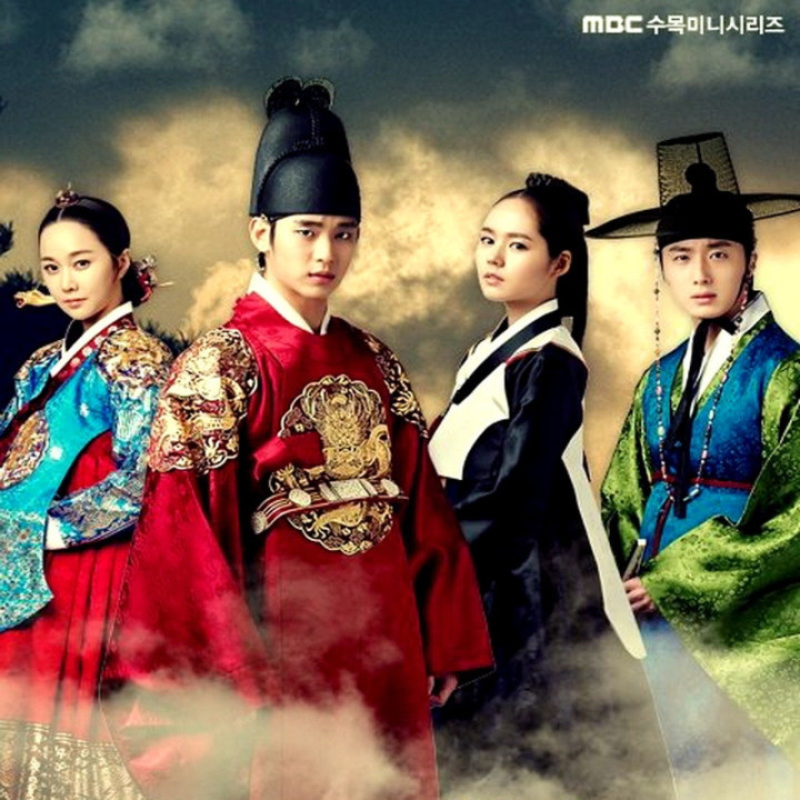ماه در آغوش خورشید، افسانه خورشید و ماه ، The Moon That Embraces the Sun