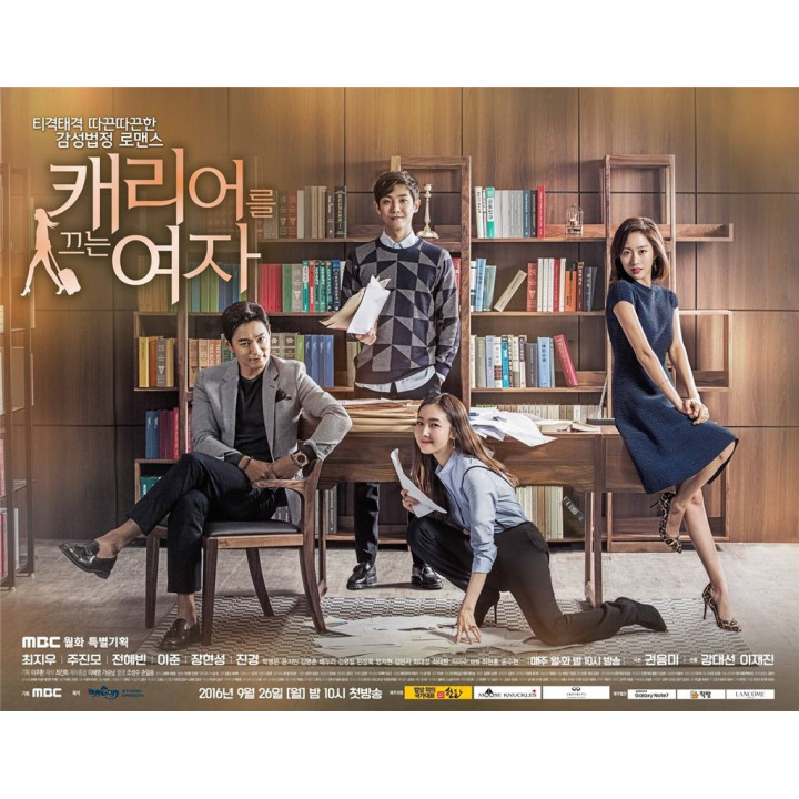 زنی با چمدان