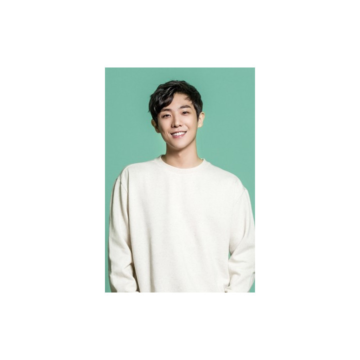 زنی با چمدان