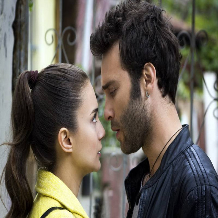 حکایت عشق ، Bir Aşk Hikayesi