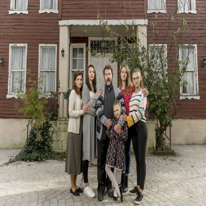 بخاطر دخترانم